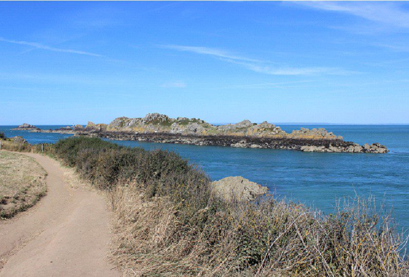 La plage du Petit Port, près de Cancale (Ille-et-Vilaine) …