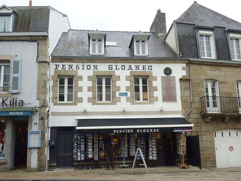 Pont Aven – Pension Gloanec, Photo Moreau Henri, CC BY-SA 4.0, via Wikimedia Commons